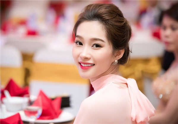 
Hoa hậu Đặng Thu Thảo sở hữu những nét đẹp tự nhiên mà mọi phụ nữ Việt Nam đều yêu thích.