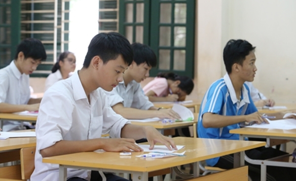 
Hơn 76.000 học sinh THCS ở Hà Nội bước vào kì thi tuyển sinh lớp 10 không chuyên. (Ảnh: Internet)