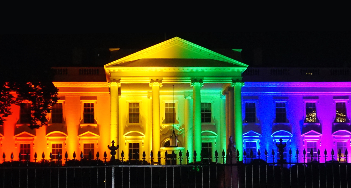 
Thư viện Công cộng Los Angeles cũng chiếu đèn cầu vồng để ủng hộ Tháng Pride