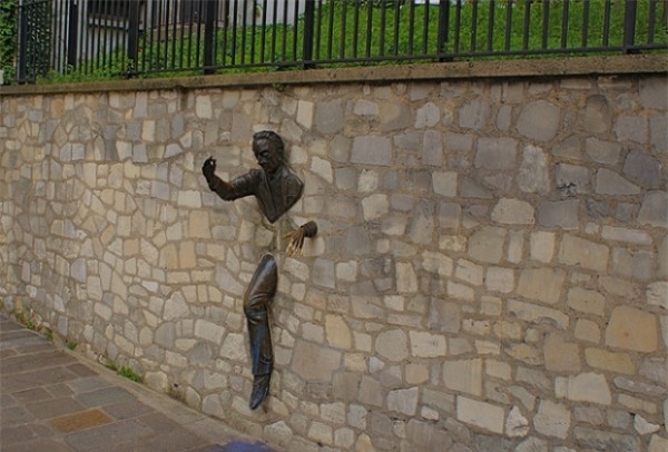 Người đi xuyên tường ở Pháp.