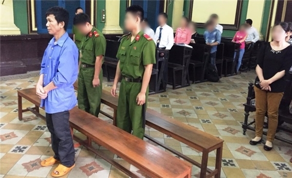 
Viện kiểm sát nhân dân TP. HCM quyết định khởi tố vụ án hình sự đối với ông Nguyễn Văn Nam về tội "Giết người trong trạng thái tinh thần bị kích động mạnh" và bản án sơ thẩm là 1 năm 6 tháng tù giam.