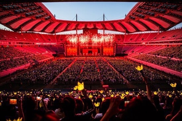 
Đêm diễn đầu tiên nằm trong khuôn khổ world tour mang tên ACT III, M.O.T.T.E của G-Dragon đã diễn ra vô cùng hoành tráng tại sân vận động Worldcup Seoul.