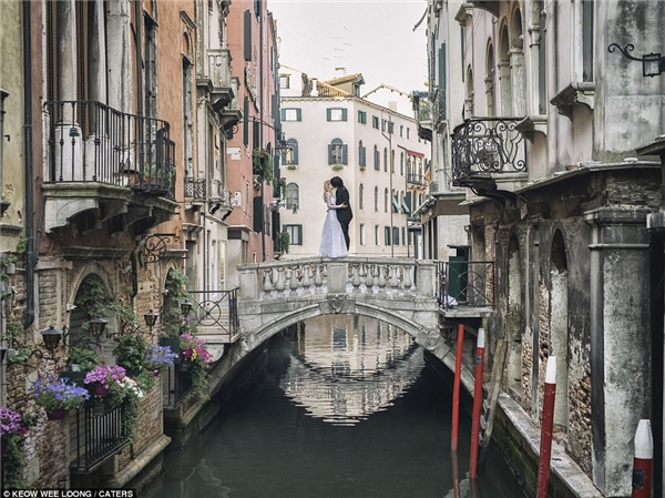 
Hay ngọt ngào trên cây cầu ở Venice ở Ý.