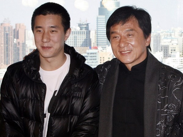 
Thành Long giúp con trai chuyển hướng kinh doanh sau khi không đạt được thành công trong vai trò diễn viên.