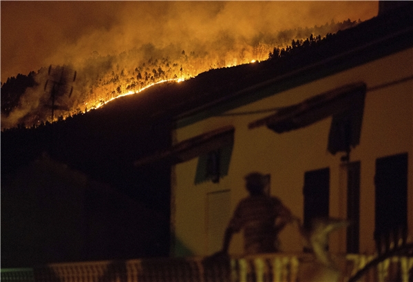 
Vụ cháy không rõ nguyên nhân ở Bồ Đào Nha vừa qua đã cướp đi mạng sống của ít nhất 43 người tại địa phương.