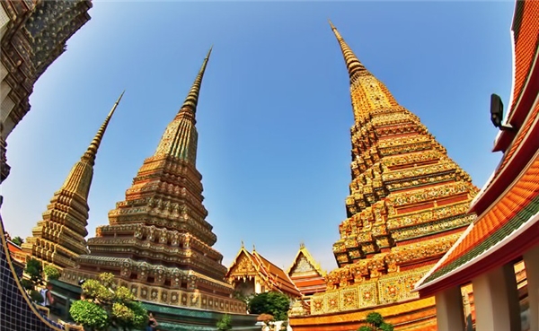 
Đã đến xứ sở chùa vàng thì hãy một lần ghé qua ngồi chùa Phật Vàng vô cùng nổi tiếng này.