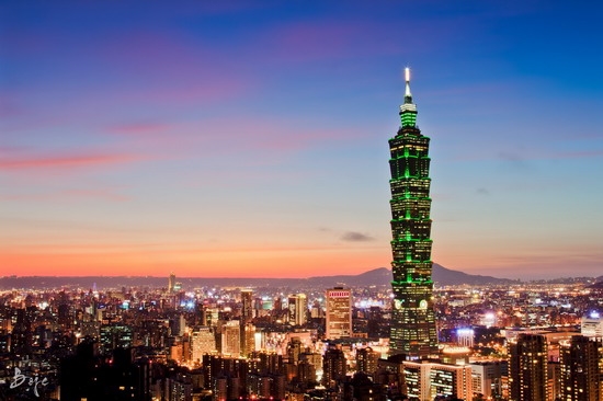 
Tòa nhà Tapei với 101 tầng cao vút là niềm tự hào của người dân Đài Loan nơi đây.