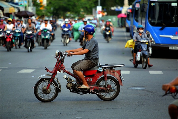 
Sau năm 2020 Hà Nội sẽ thu hồi, loại bỏ phương tiện cũ nát không đảm bảo tiêu chuẩn đối với tất cả xe máy.