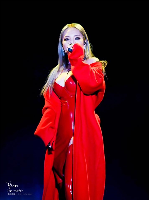 CL khiến fan “sốc tận óc” với màn trình diễn siêu sexy của mình