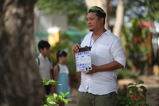 
Đạo diễn Phan Gia Nhật Linh tại phim trường phim "Cô gái đến từ hôm qua", dự kiến ra rạp ngày 21.07.2017