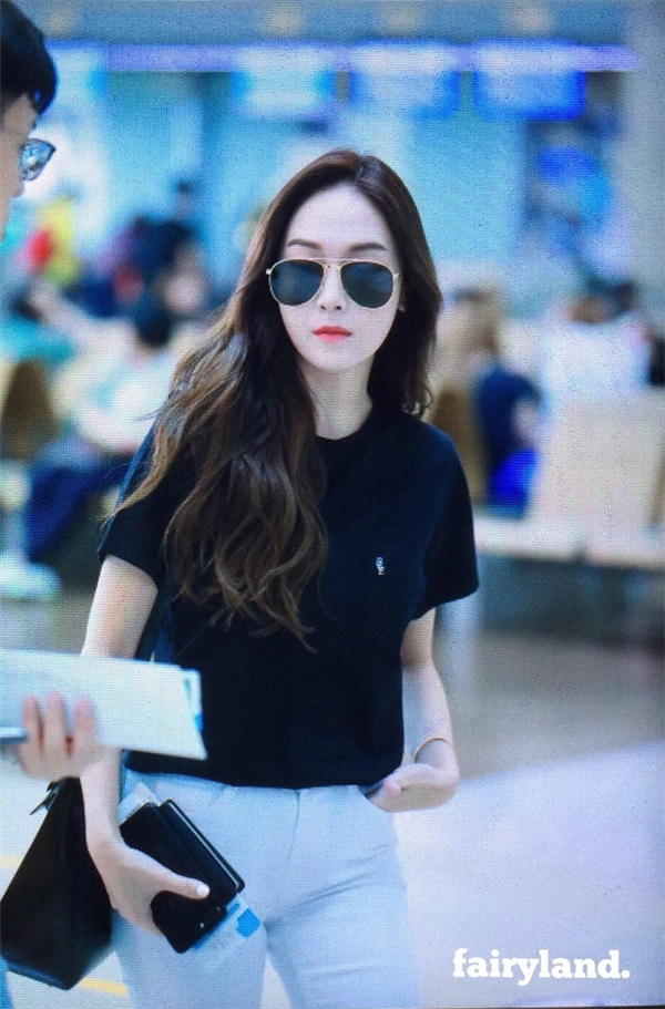 
Jessica có mặt tại sân bay Incheon để đi thành phố Hồ Chí Minh sáng nay.