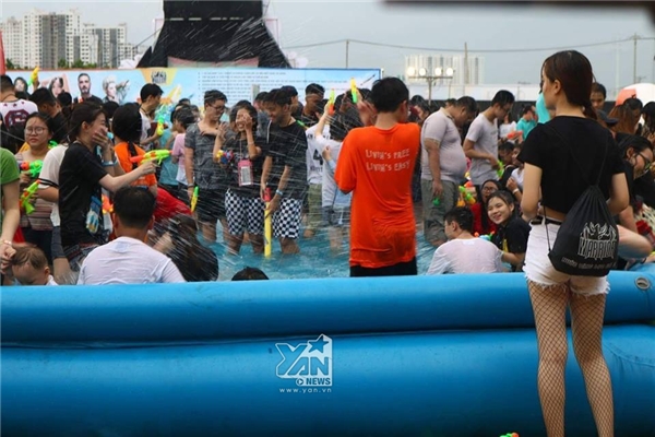 Fan Việt đã có một đêm nhạc hội đáng nhớ cùng Saigon Water World