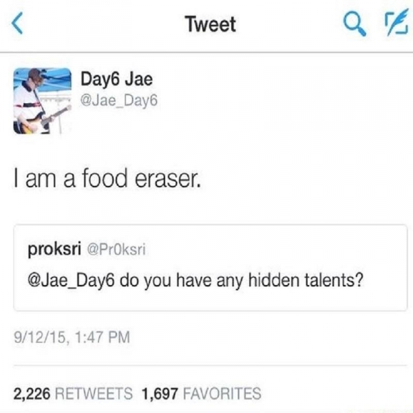 
Khi Jae còn sở hữu một tài khoản Twitter cá nhân, anh ấy liên tục trả lời những câu hỏi từ người hâm mộ của mình. Fan: "Anh có tài năng tiềm ẩn nào không?" - Jae: "Anh là "kẻ tiêu diệt" thức ăn đấy".