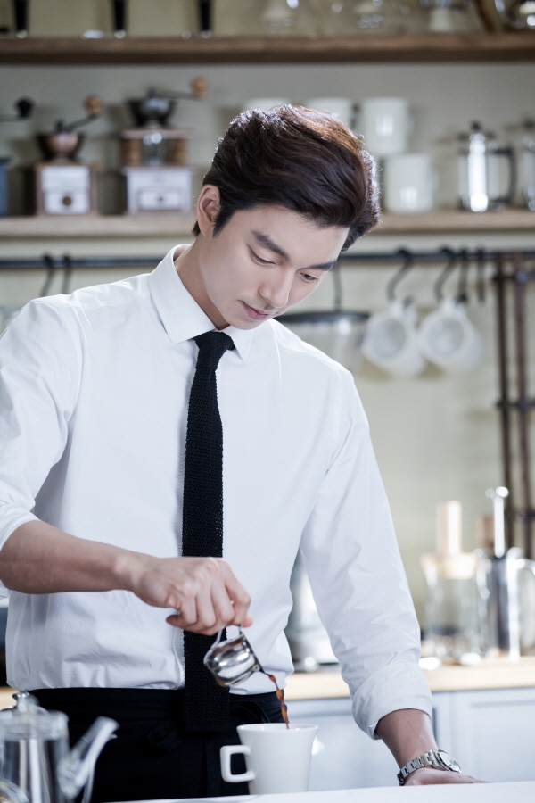 
Gong Yoo đẹp trai ngời ngời trong bộ ảnh quảng cáo cho một nhãn hàng cà phê.