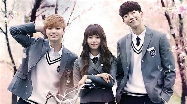 
3 diễn viên trẻ tuổi Kim So Hyun, Nam Joo Hyuk, Yook Sung Jae cũng thành công vang dội sau School 2015.