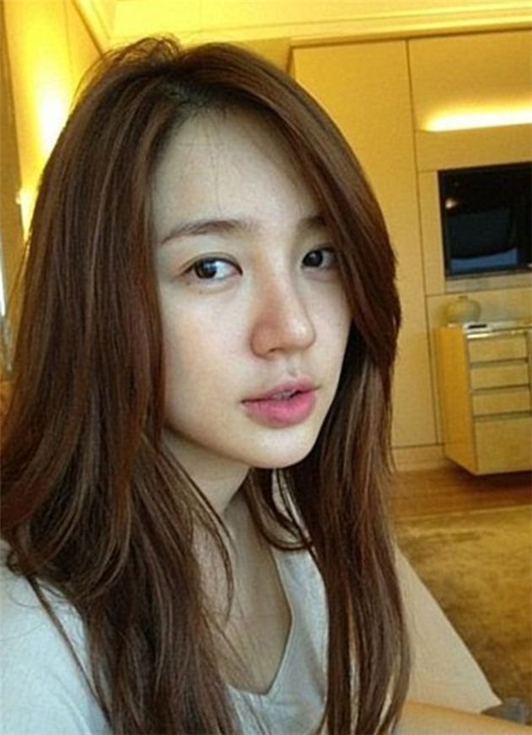 
Người đẹp Yoon Eun Hye cũng có sở thích đăng ảnh mặt mộc lên trang cá nhân.