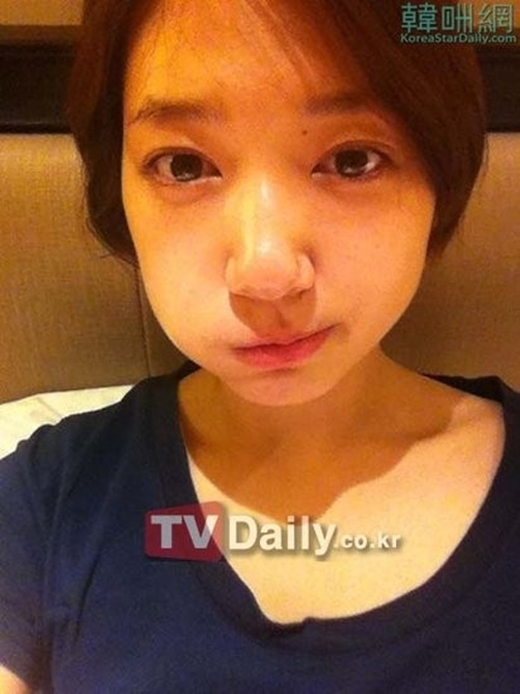 
Park Shin Hye cũng có làn da mịn màng, ít khuyết điểm.