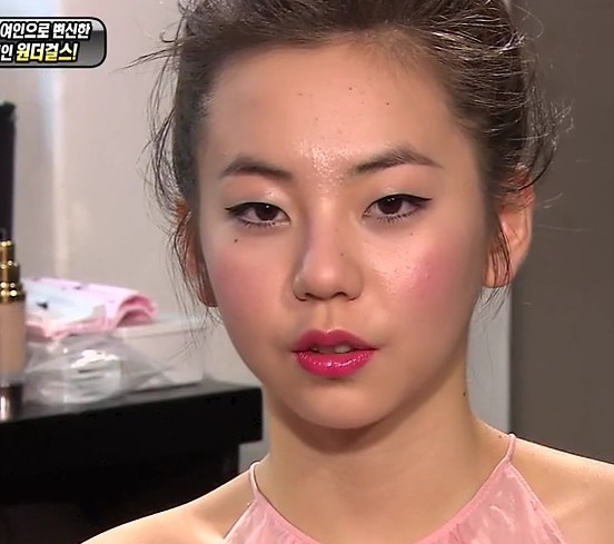 
Da mặt kém mịn màng của So Hee cũng từng gây bàn cãi.