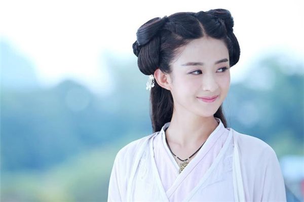 
Với vai diễn nàng Hoa Thiên Cốt đáng yêu, Triệu Lệ Dĩnh chính thức ghi tên mình vào 1 trong tứ tiểu hoa đán của Cbiz.