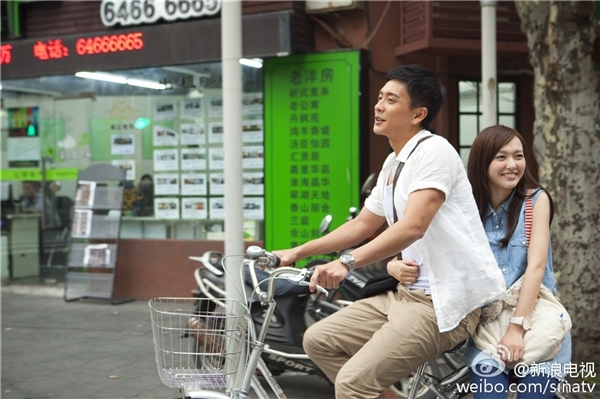 
Đường Yên cùng mỹ nam TVB Huỳnh Tông Trạch trong Cô Gái Trên Cây Sa Kê.
