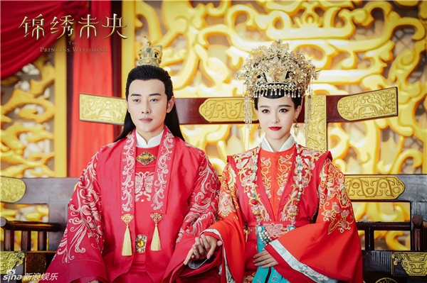 
Sau nhiều lần hợp tác, Đường Yên - La Tấn chính thức công khai hẹn hò, trở thành một trong những cặp đôi đẹp nhất Cbiz ở thời điểm hiện tại.