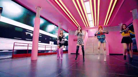   
Với As If It's Your Last, Black Pink chính thức trở thành nhóm nhạc có MV Kpop đạt lượt view nhanh nhất trong 24 giờ với tổng số 13,3 triệu lượt xem. 
