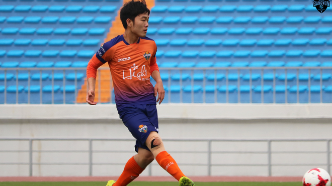 
Xuân Trường lần đầu tiên ra sân trong đội hình xuất phát của Gangwon FC (Hình: Thethaovanhoa)