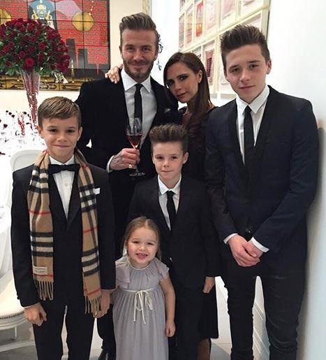 
Gia đình hạnh phúc của David Beckham.