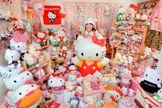 Cô Asako Kanda - người từng giữ kỉ lục trước đó về sưu tập Hello Kitty.