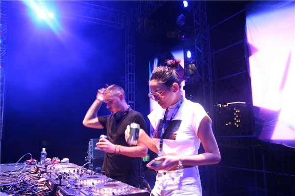 
DJ Yen cùng “tượng đài Trance” Sean Tyas. - Tin sao Viet - Tin tuc sao Viet - Scandal sao Viet - Tin tuc cua Sao - Tin cua Sao
