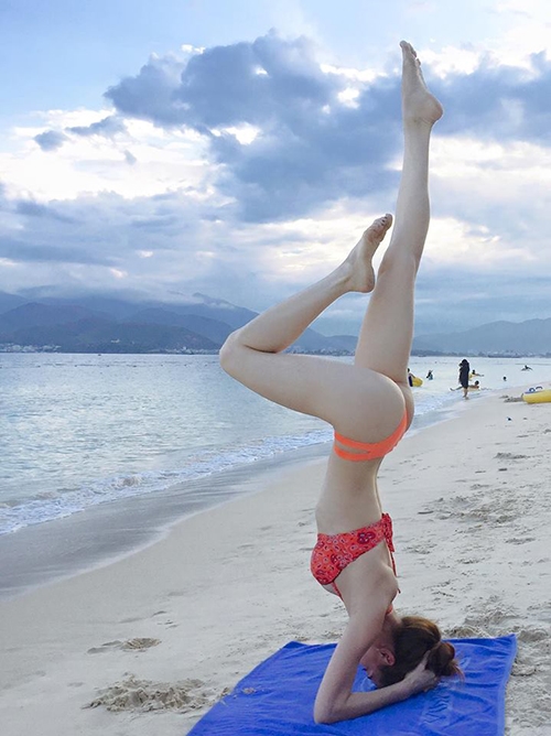 
Hồ Ngọc Hà từ lâu đã nổi tiếng là "bậc thầy" yoga trong showbiz. - Tin sao Viet - Tin tuc sao Viet - Scandal sao Viet - Tin tuc cua Sao - Tin cua Sao