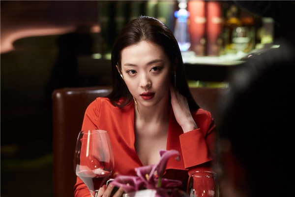 
Hóa thân vào nhân vật Song Yoo Hwa trong Real vô cùng xuất sắc giúp Sulli "ghi điểm" trong giới điện ảnh.
