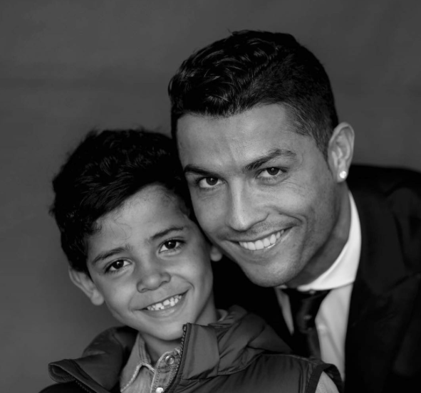 
Ronaldo luôn dành những điều tốt đẹp nhất cho con mình. 