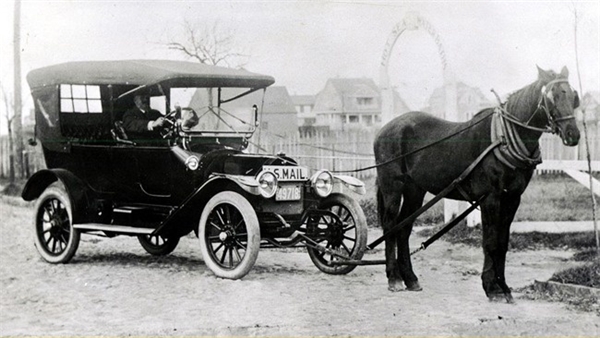 Cách đây 100 năm, chiếc xe ô tô là thứ vô cùng đắt giá, còn ngựa chỉ là loài mang lại sức kéo và vận chuyển.