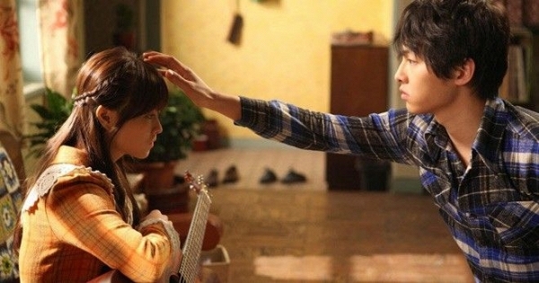 
Chuyện tình của Song Joong Ki và Park Bo Young đã góp phần giúp A Werewolf Boy tạo nên cơn sốt phòng vé.