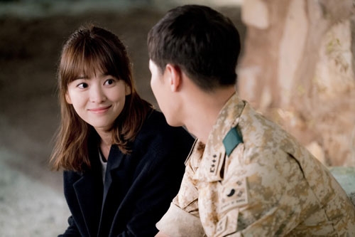 
Hậu Duệ Mặt Trời - bộ phim se duyên cho Song Joong Ki và Song Hye Kyo.