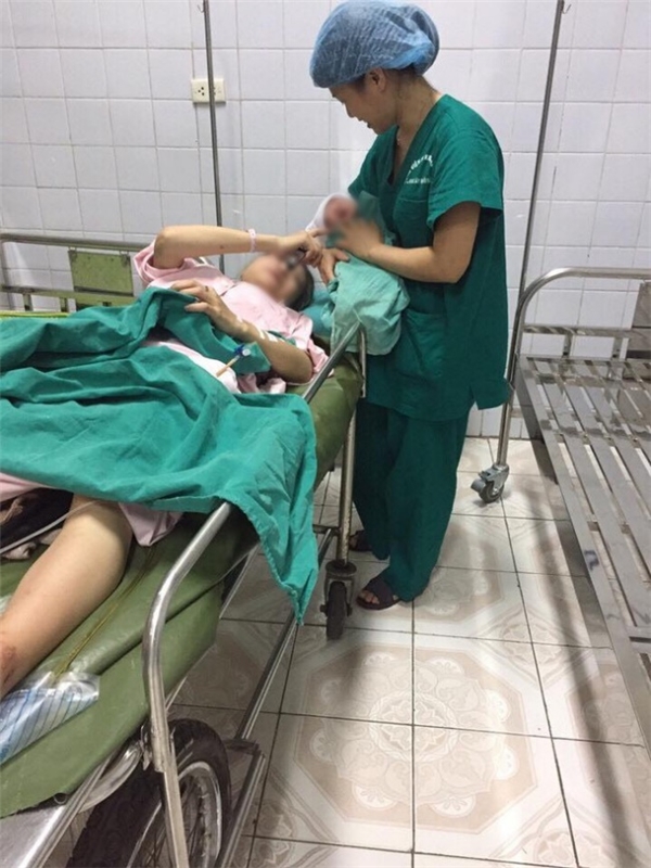 
Bella sinh con tại một bệnh viện ở Hà Nội.