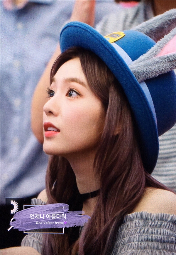
Irene cũng từng nhận được chiếc mũ thỏ Judy trong một buổi kí tặng.