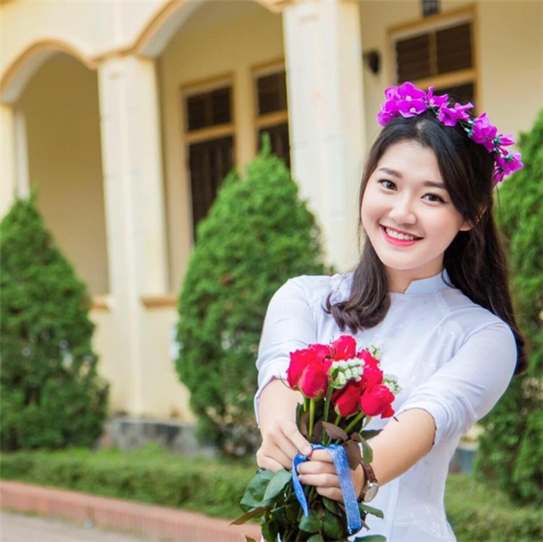 
Nữ sinh còn được trường ĐH Sư phạm Hà Nội tuyển thẳng nhờ giải Ba kì thi Học sinh giỏi quốc gia môn Ngữ Văn. 