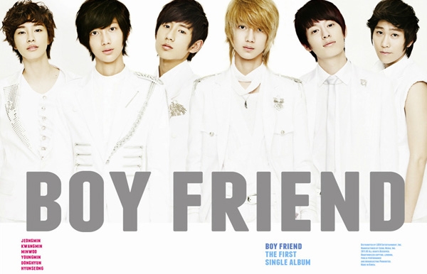 
Boyfriend ra mắt với đội hình 6 chàng trai năng động, trẻ trung.