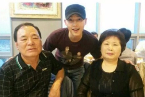 
Bố mẹ Song Joong Ki rất hài lòng về sự lựa chọn của con trai.