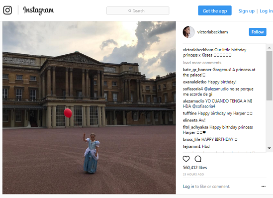
Victoria đưa hình con gái trước cung điện Buckingham với lời chú thích "Sinh nhật công chúa nhỏ với những nụ hôn".