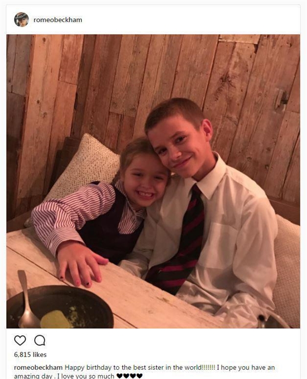 
Romeo Beckham chia sẻ những phút giây mà cậu cùng Harper trong một nhà hàng.