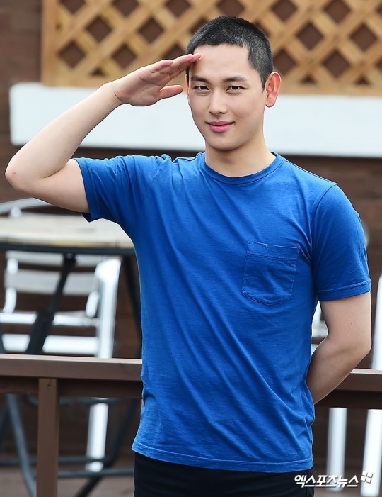 
Nam diễn viên Im Siwan chính thức lên đường nhập ngũ vào ngày 11/7.