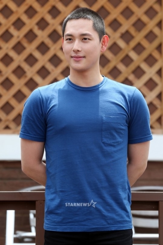 
Siwan tiết lộ mình không sợ nhập ngũ vì Yoona hứa sẽ đến thăm anh trong quân đội.