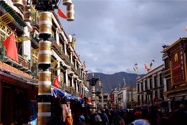 Cô gái xinh đẹp review xuất sắc về chuyến đi Tây Tạng
