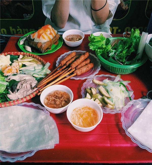 Hà Nội: Chỉ 30k thôi mà ăn no căng rốn trong khu chợ Nghĩa Tân