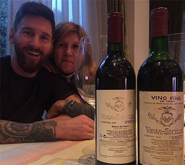 
Messi dắt con về mừng sinh nhật mẹ nhưng lại không đưa vợ mình theo.