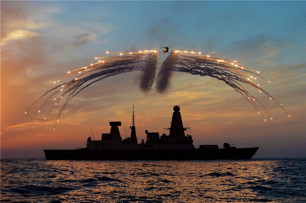 
Hải quân Hoàng gia Vương quốc Anh diễn tập.