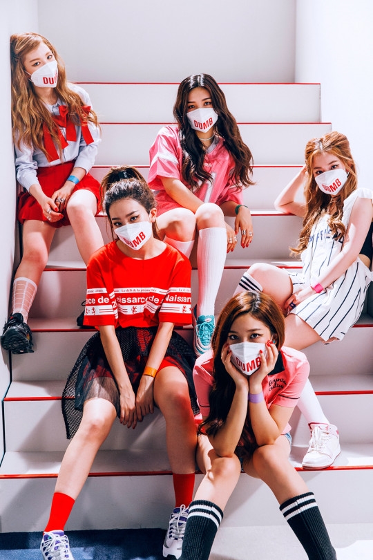 
Các "nàng út" xinh đẹp nhà SM - Red Velvet cũng được Billboard công nhận khả năng tạo hit gây nghiện của mình.